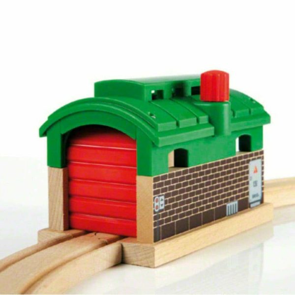 brio-vehicles-train-garage-13775767994455_720x